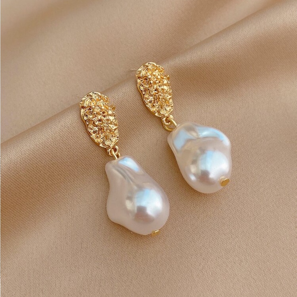 BRAND NEW ⭐️ 1Pair Textured Pearl Minimalist Elegant Luxury Design Earrings
